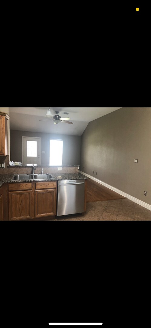 Building Photo - LUMBERTON 3/2 House for RENT!