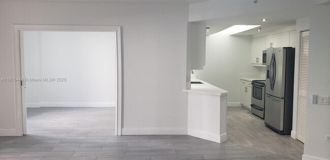 Primary Photo - 701 Brickell Key Blvd