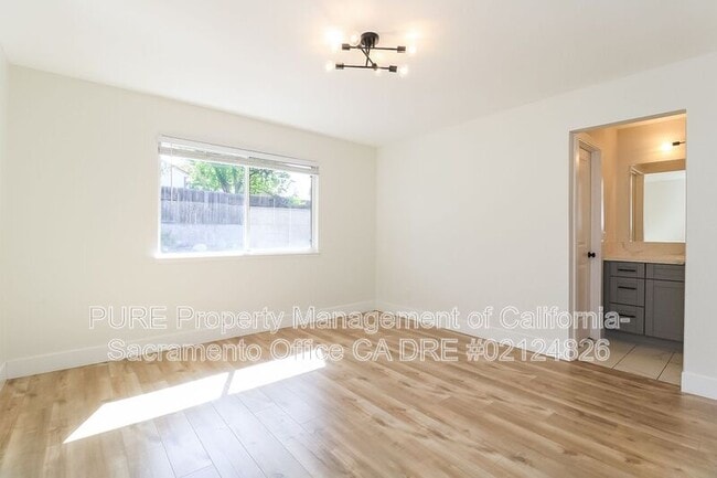 Building Photo - 5713 Mesa Verde Cir