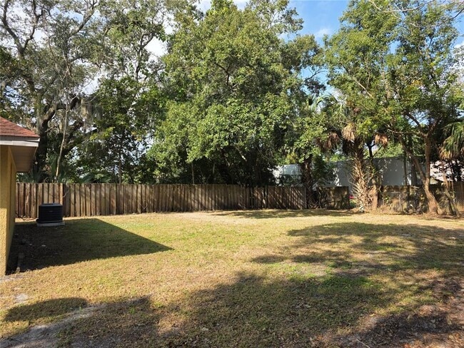 Building Photo - 1810 W 3rd St