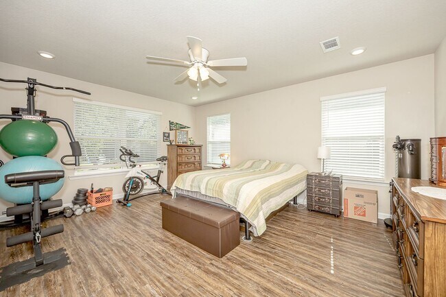 Building Photo - 9125 Bellewood Dr