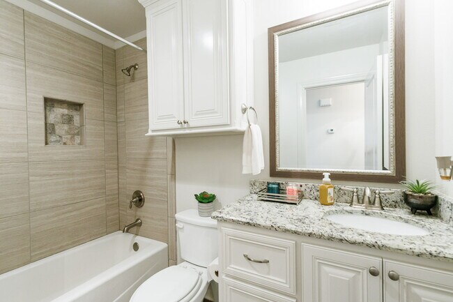 Building Photo - Luxury 4-Bedroom, 3-Bathroom Home in Kelse...