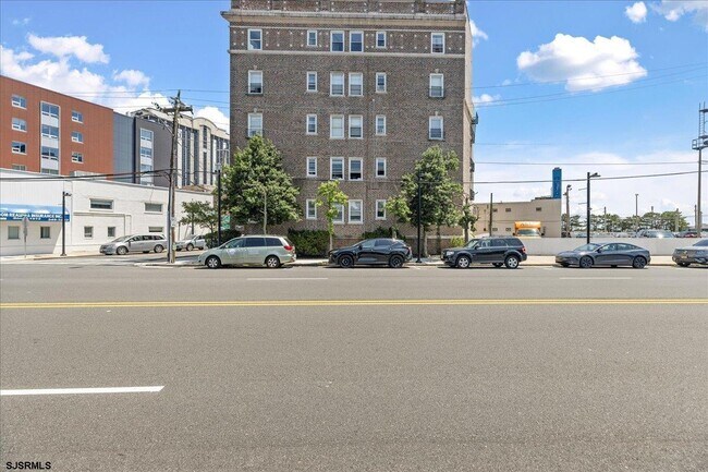 Building Photo - 2 S Hartford Ave