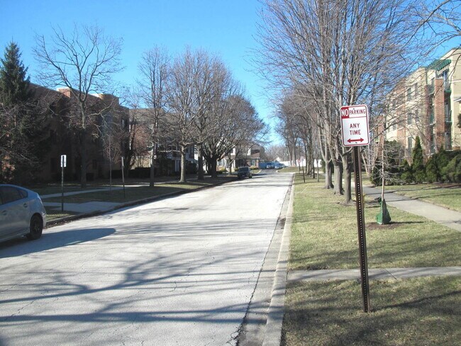 Building Photo - 33 N Clifton Ave