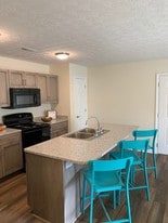 Building Photo - Creekside Crossing Apartments