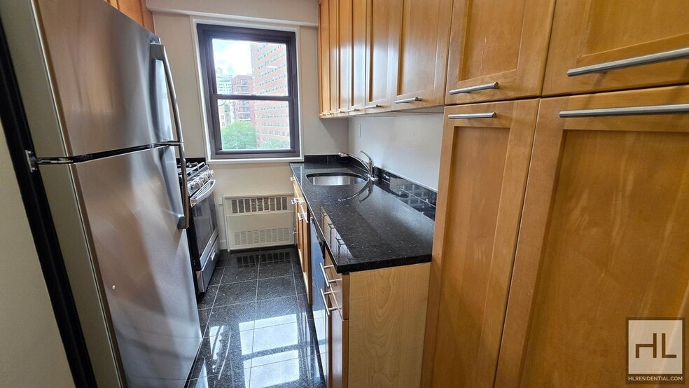 Building Photo - Bright Sixth-Floor One-Bedroom Near Union Square