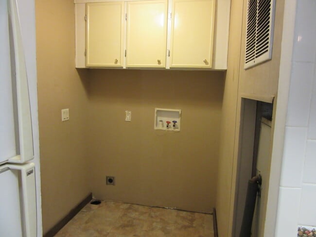 Building Photo - 301 Windmere Cir