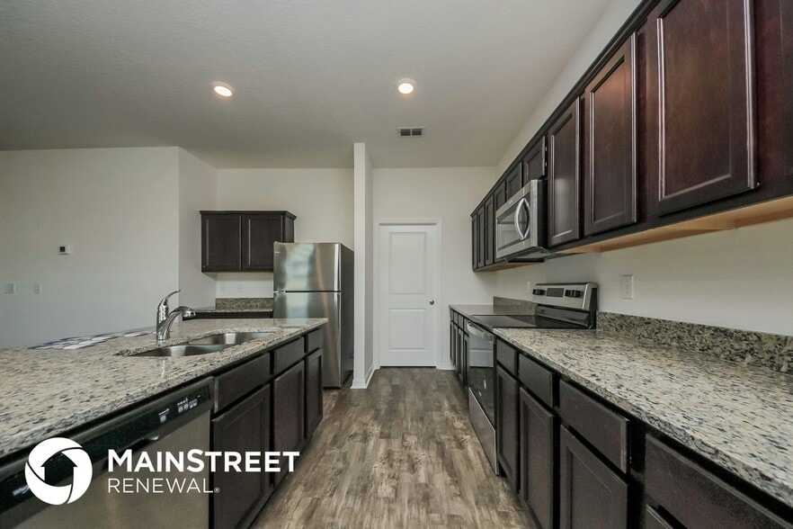 Building Photo - 167 Hidden Lk Lp