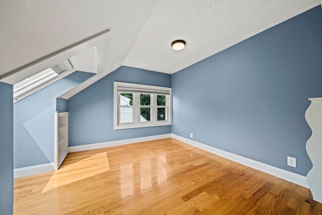 Building Photo - 28 Hillside Ave