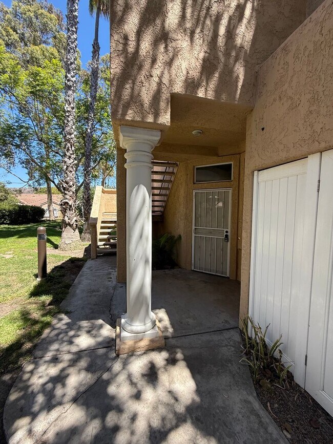 Building Photo - Lovely 2 Bedroom, 2 Bath First-Floor Condo...