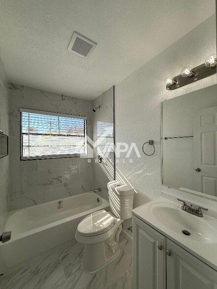 Building Photo - 1994 Springvale Dr