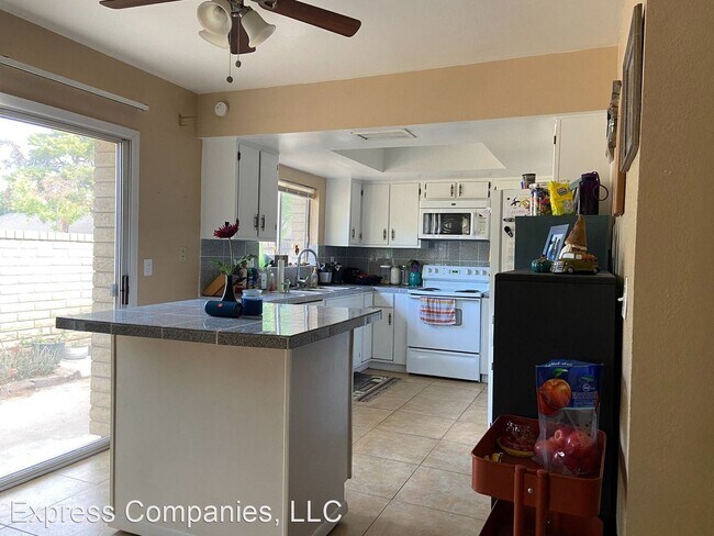 Building Photo - 3 br, 2 bath House - 15 W Loma Vista Dr. #104