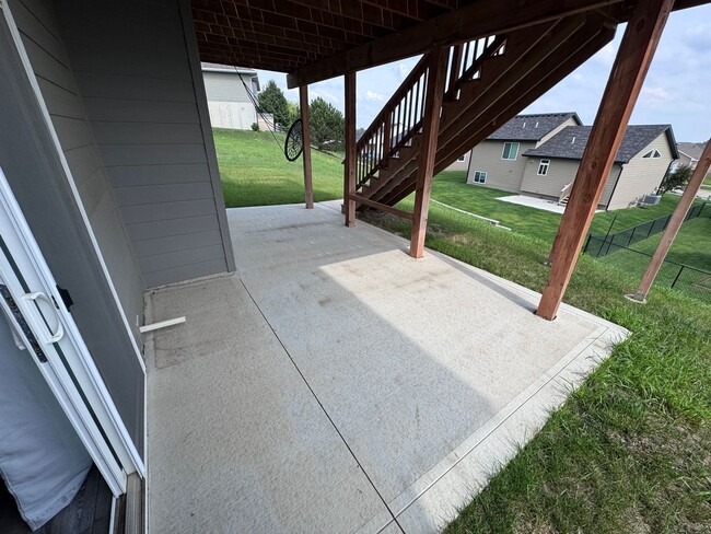 Building Photo - $2800 - 4 Bed 3 Bath Home in Westside Siou...