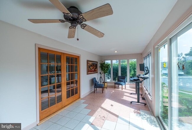 Building Photo - 211 Caravan Dr