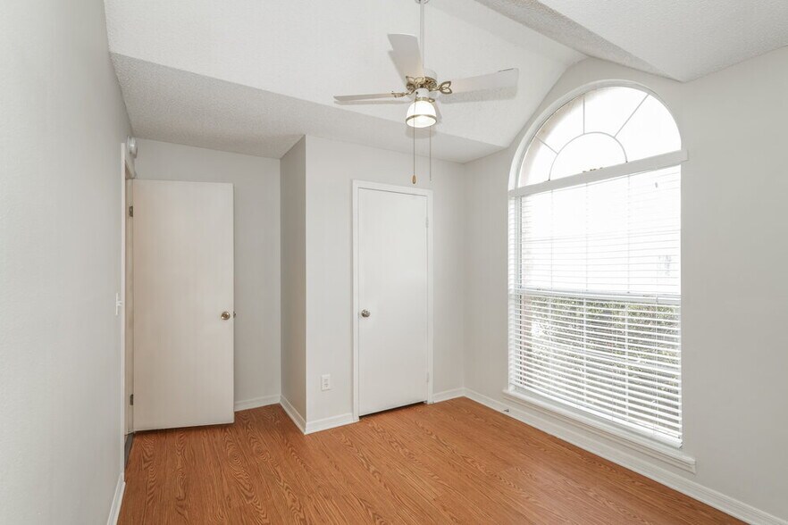 Building Photo - 10148 Cedar Dune Dr