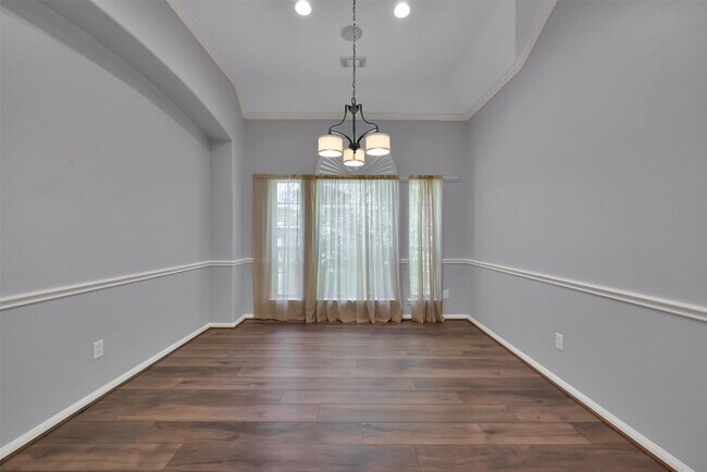 Building Photo - 7 S Hawthorne Hollow Cir