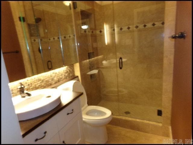 Building Photo - 122 Pin Oak Cove