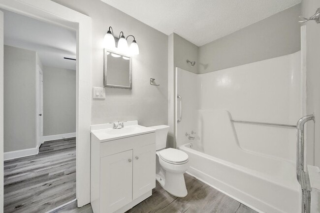 Building Photo - Recently Renovated 2 Bedroom Home in Rock ...