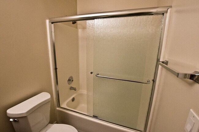 Building Photo - Beautiful 4BR/3 Full BA single family home with large yard