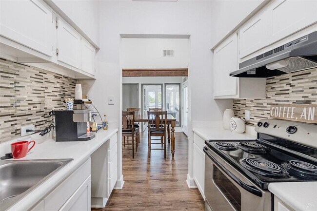 Building Photo - 10401 N Lamar Blvd