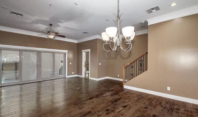 Building Photo - 3 Bed | 3.5 Bath - Biltmore Luxury Townhom...