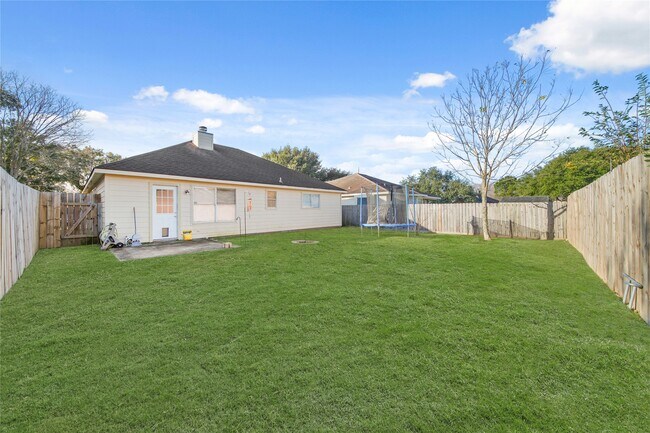 Building Photo - 34546 Park Green Dr