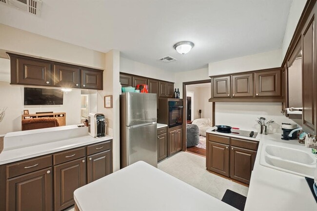 Building Photo - 5810 Wigton Dr