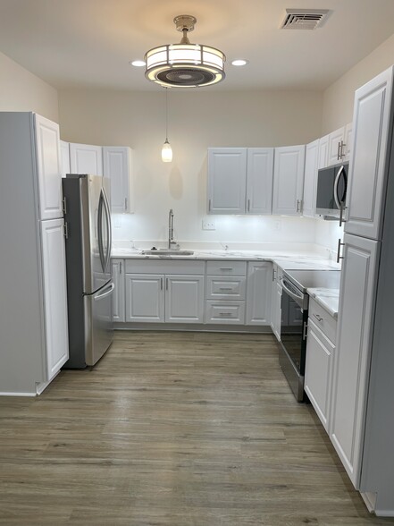 Building Photo - 2115 Harrison Ave