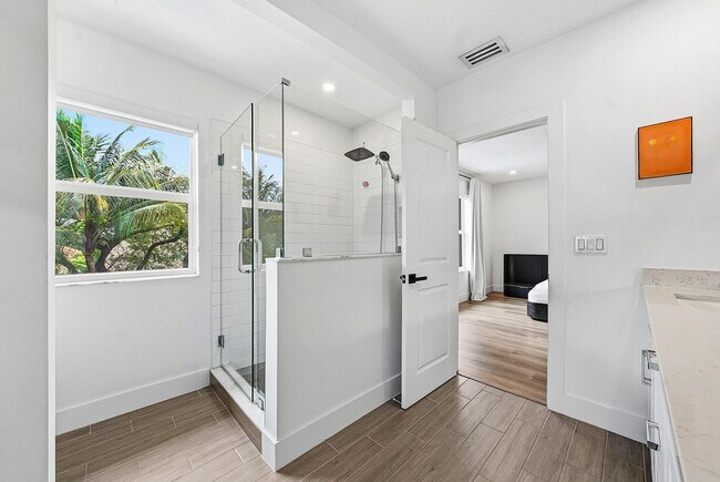 Building Photo - 4310 Buttonwood Dr