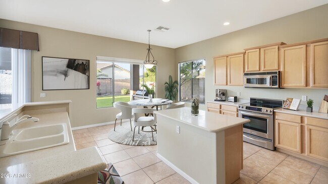 Building Photo - 4424 E Palmdale Ln