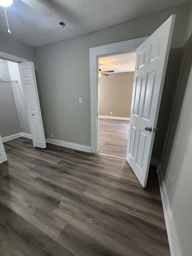 Building Photo - Duplex W 47th