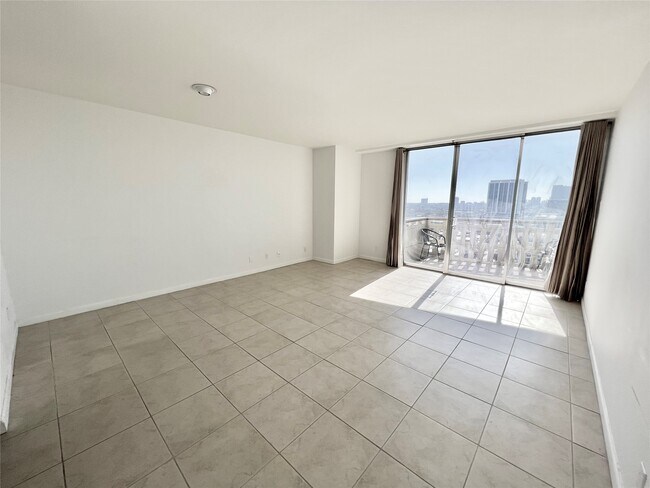 Building Photo - 2016 Main St