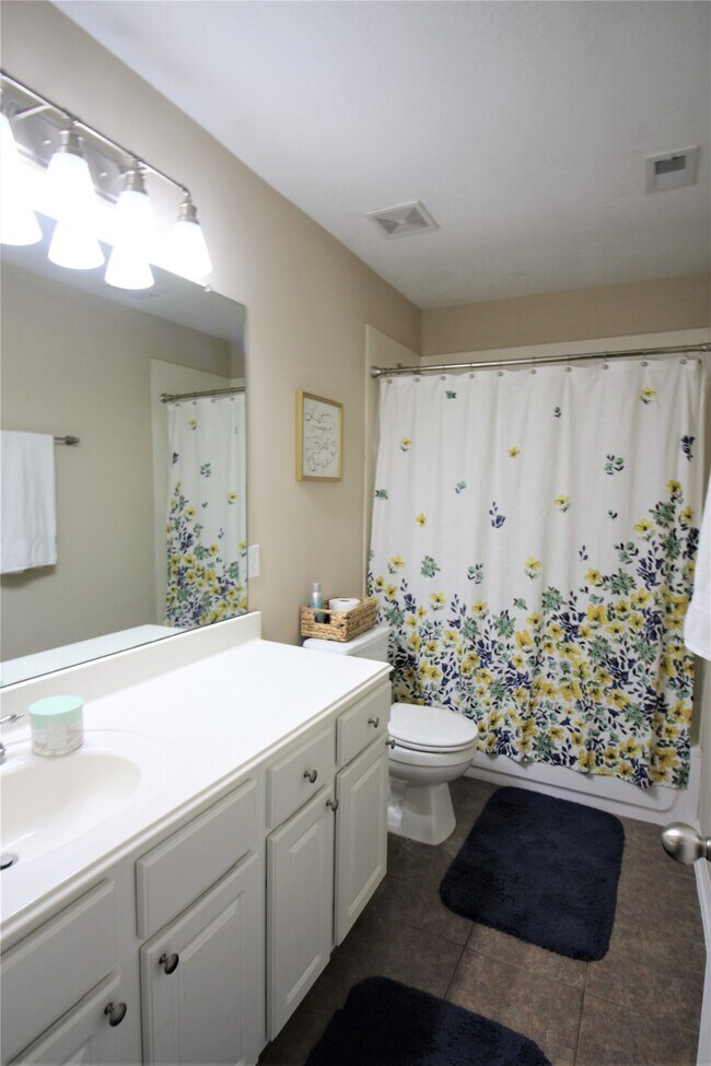 Building Photo - 2409 Avalon Trace Ln