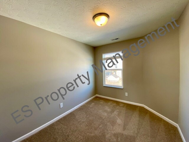 Building Photo - Beautiful 4 bedroom, 2.5 bathroom home in Ingalls- Prairie Hollow Community