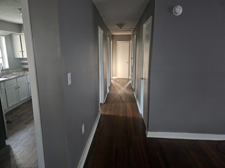 Building Photo - 2401 Coronet Pl