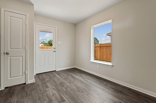 Building Photo - 372 Fastboy Ln