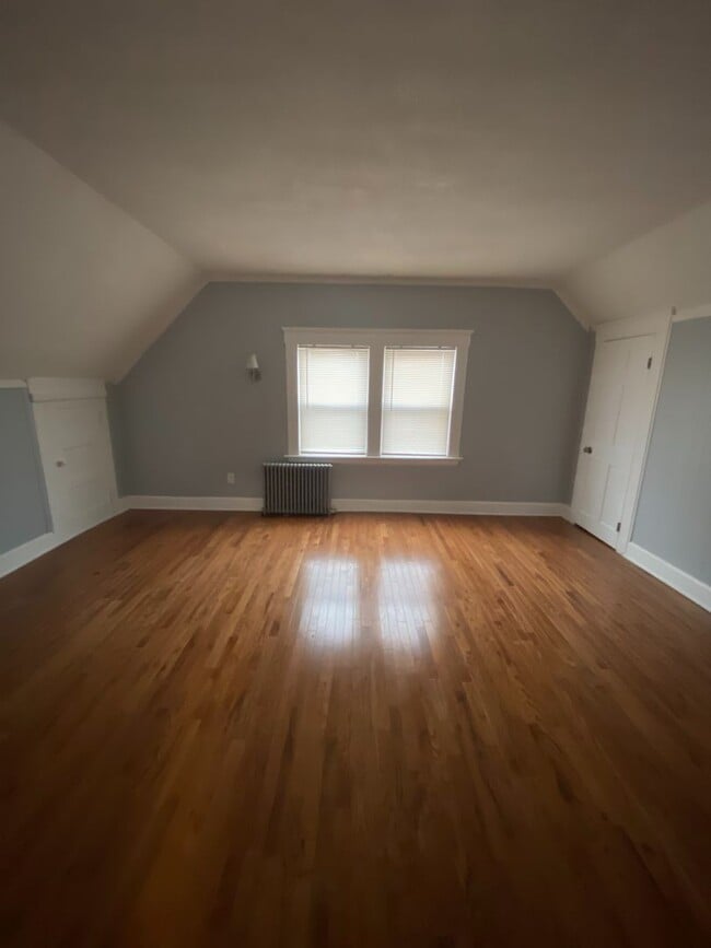 Building Photo - 363 Sherman Ave