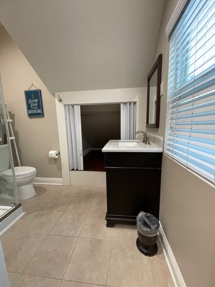 Building Photo - 7524 Fountain Ave