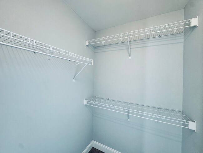 Building Photo - Newer Townhouse (Wiggington Place)