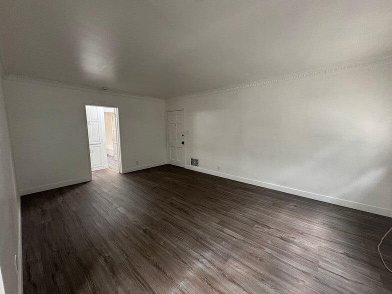 Building Photo - 8575 Holloway Dr