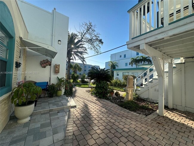 Building Photo - 4249 Bougainvilla Dr
