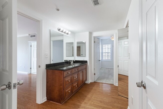Building Photo - Beautiful 2bd/2ba Condo 1/2 Block from Piedmont Park and 17th Floor View!!