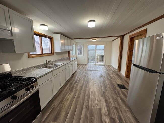 Building Photo - 309 N 9th St