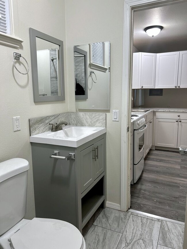 Building Photo - Newly Remodeled House with Washer/Dryer Included!