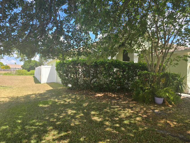 Building Photo - 12410 Midpointe Dr