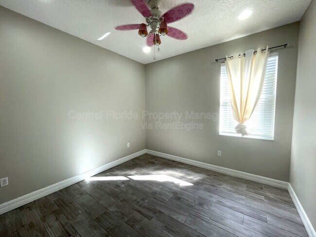 Building Photo - 4032 Meadowlark Dr