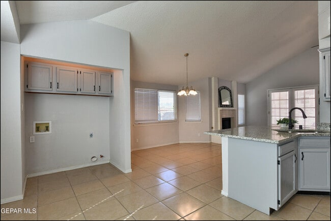 Building Photo - 609 Bristol Dr