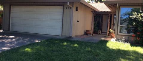 Building Photo - 1202 Menlo Dr