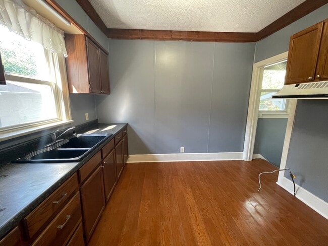 Building Photo - 303 E Winter Ave