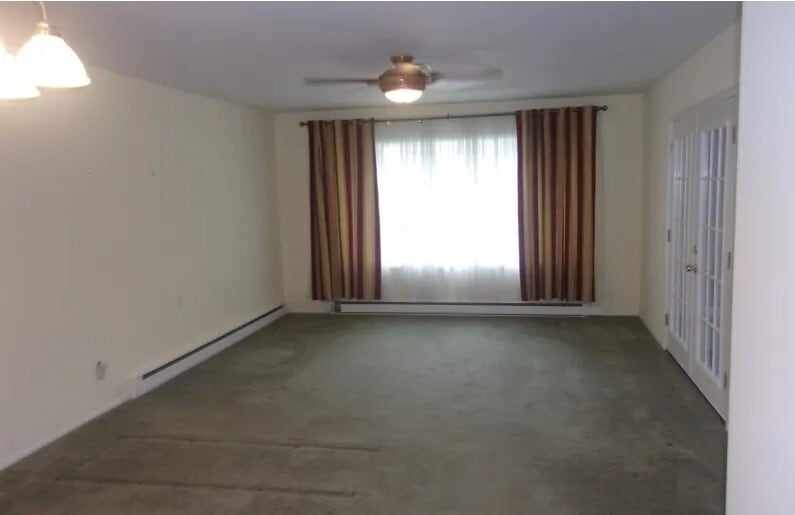 Living Room - 865A Inverness Ct